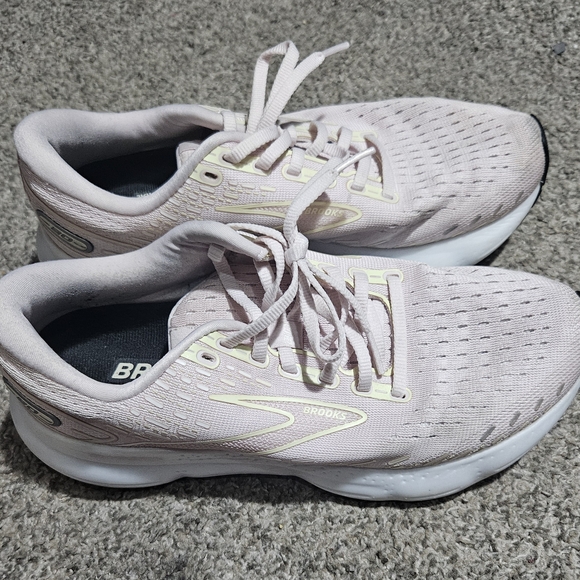 Brooks Women's Pink Running Shoes - Picture 3 of 8